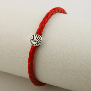 Leather bracelet braided with Camino shell, red